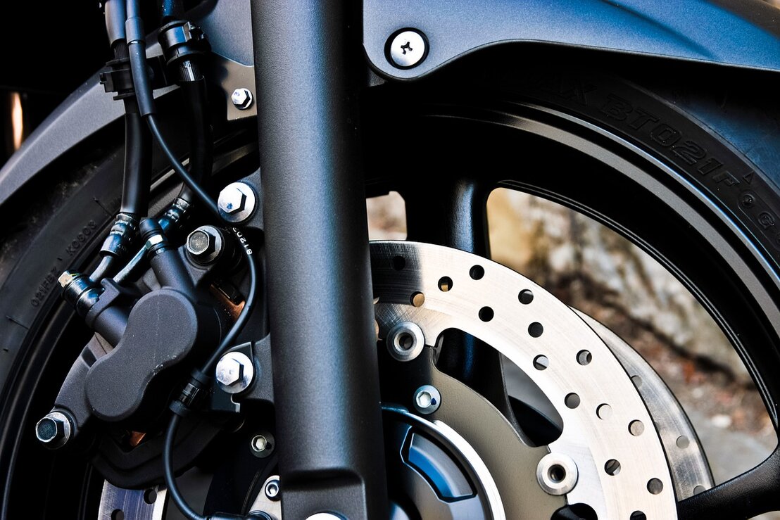 バイクのブレーキキャリパーとブレーキディスク